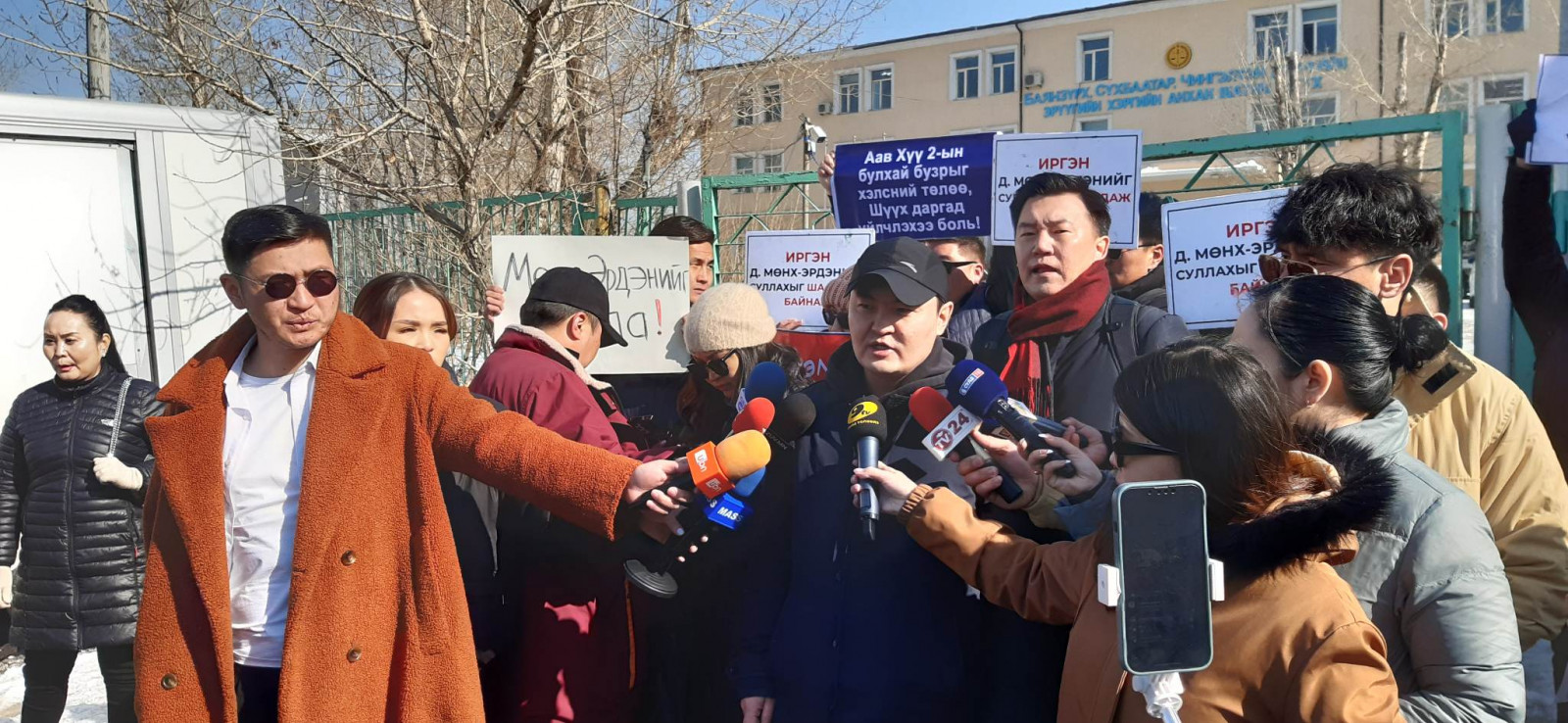 Иргэд, төлөөлөгчид үзэл бодлоо илэрхийлэв