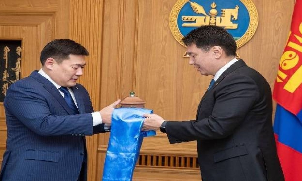 У.Хүрэлсүхийн шанаадалт засгийн газрыг онхолдуулж магадгүй
