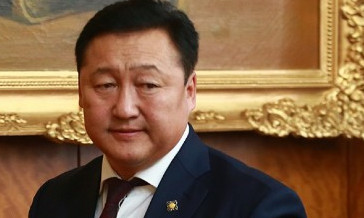 УИХ-ын гишүүн Д.Тогтохсүрэн их хэмжээний авлига авчихаад халдашгүй бүрэн эрх гэх “бамбайгаар” халхавч хийсээр байх уу?