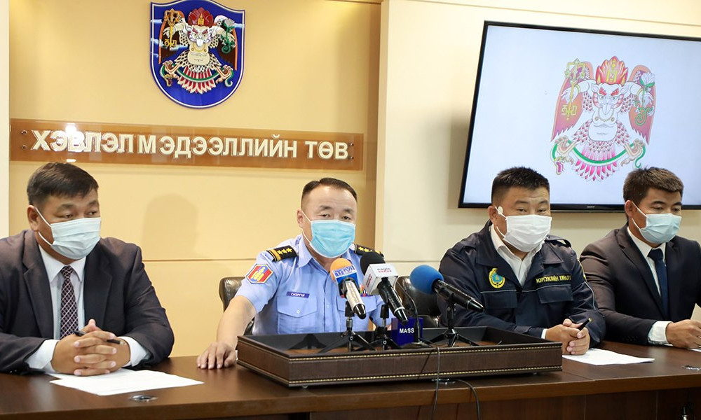 “Ковид-19” өвчний эрсдэл буураагүй учир иргэд амны хаалтаа тогтмол зүүхийг уриалж байна