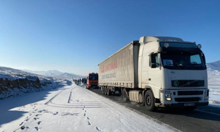 Алтанбулаг боомтод чирэгч сольж тээвэрлэх туршилтын цуваа Улаанбаатарт ирлээ