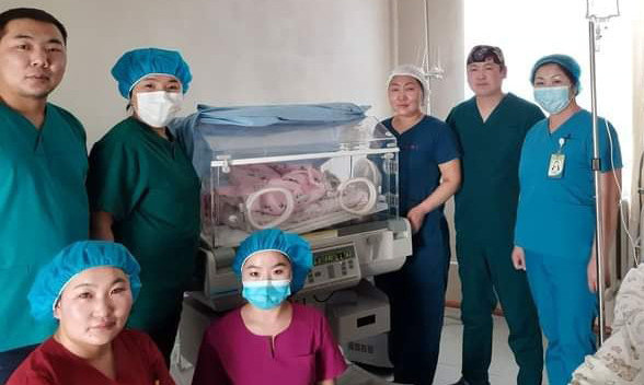 Өвөрхангай аймгийн эмч нар дутуу төрсөн нярайн амь аварлаа