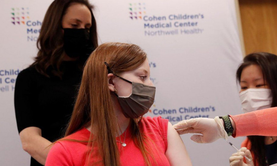 АНУ өсвөр насныханд зориулсан Pfizer вакцинд зөвшөөрөл олголоо
