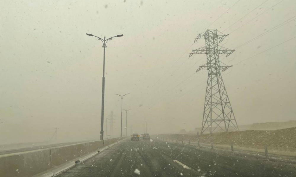 Нутгийн хойд хэсгээр нойтон цас орж, зам, даваа, гүвээнд халтиргаа үүсэхийг анхааруулав