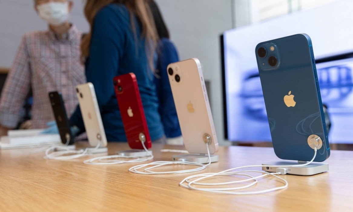"Apple" компани iPhone13 утасны үйлдвэрлэлээ бууруулна
