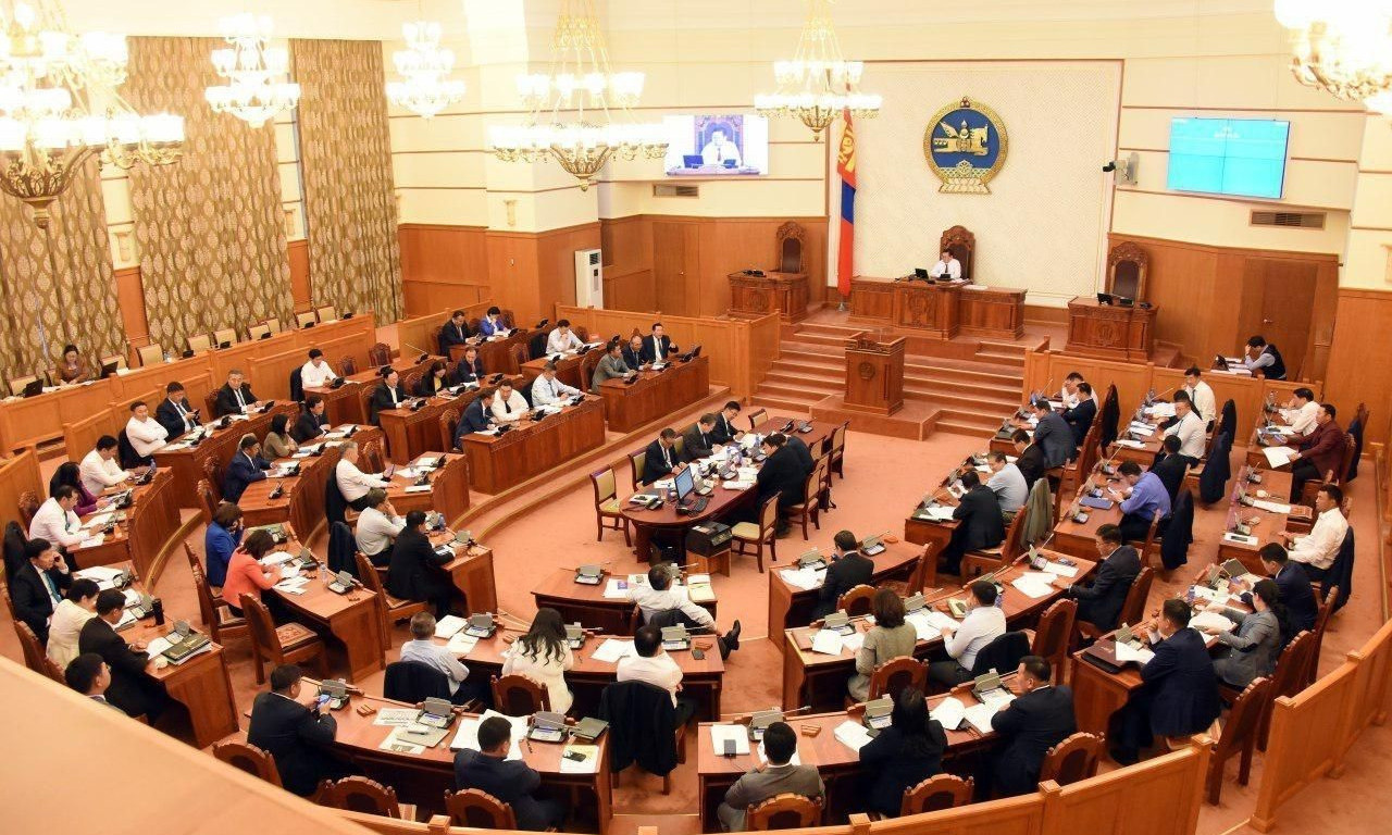 62-оор хүчиндэж хууль батлах гэж улайрдагаа боль МАН 