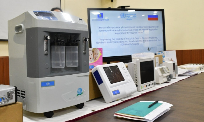 12 нэр төрлийн эмнэлгийн хэрэгсэл, тоног төхөөрөмжийг хүлээлгэн өглөө