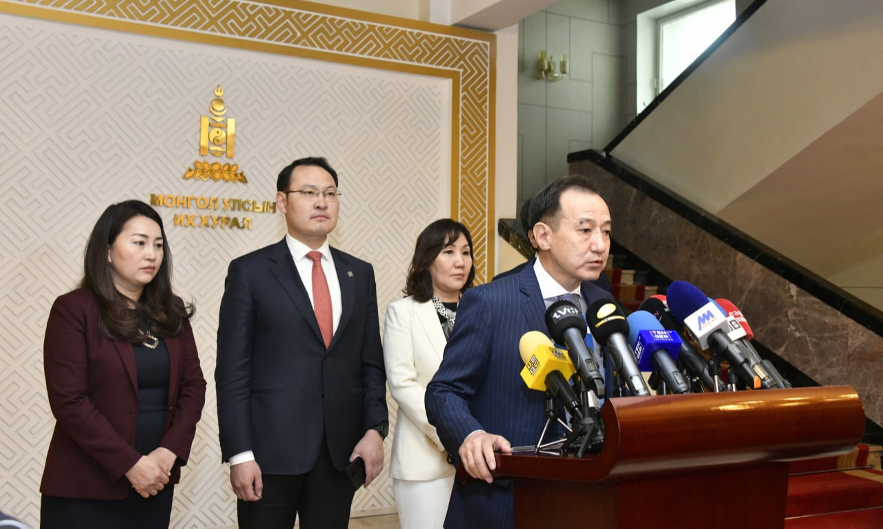 Төрийн ордонд нэвтрэх журамд өөрчлөлт оруулах санал хүргүүлэх асуудлаар мэдээлэл хийлээ