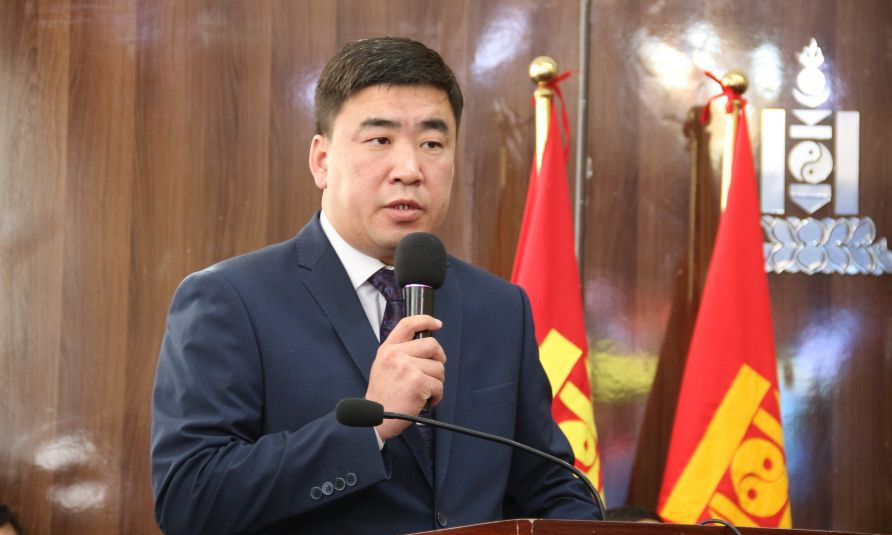 Ц.Идэрбат: Аймгийн төвийн сумдууд боловсон хүчний хомсдолд орсон нь үнэн