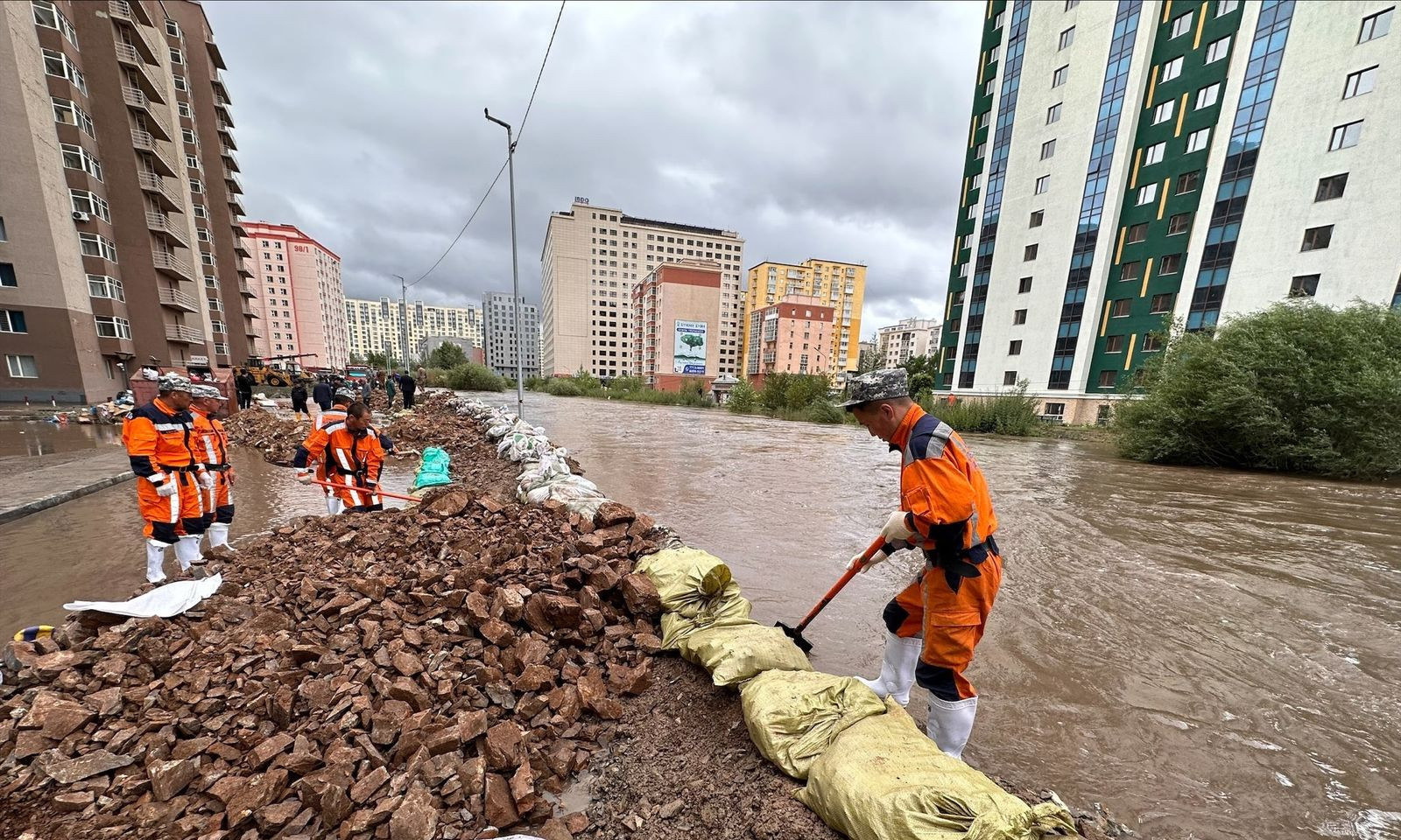 Үерийн даланг хааж барилга барих зөвшөөрөл олгосон нь гэмт хэргийн шинжтэй гэж үзжээ