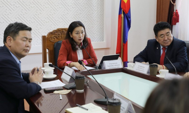 Улсын хэмжээнд 2024 онд мөрдөх хөдөлмөрийн хөлсний доод хэмжээг 660 мянга байхаар тогтоолоо