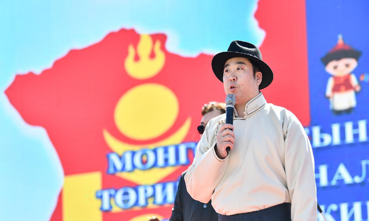 А.БАЯР: ЗҮРХ СЭТГЭЛЭЭСЭЭ ЭХ ОРНОО ХӨГЖҮҮЛНЭ ГЭСЭН ҮЗЭЛ БОДОЛ, ИТГЭЛ ҮНЭМШИЛТЭЙ ХҮҮХЭД, БАГАЧУУДЫГ ТӨЛӨВШҮҮЛЭХ ЧУХАЛ