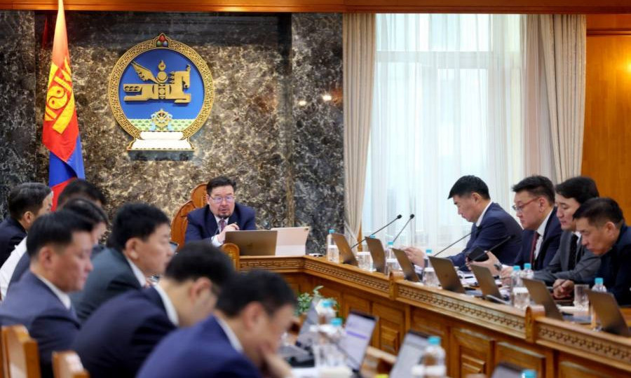 Хүчээр хаана гэдгээс өөр шийдэлгүй Засгийн газар 