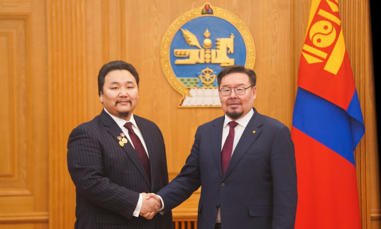 Ерөнхий сайд Г.Занданшатар нэрэмжит шагналаа дэлхийн дуурийн шилдэг баритон, Ардын жүжигчин Э.Амартүвшинд гардууллаа