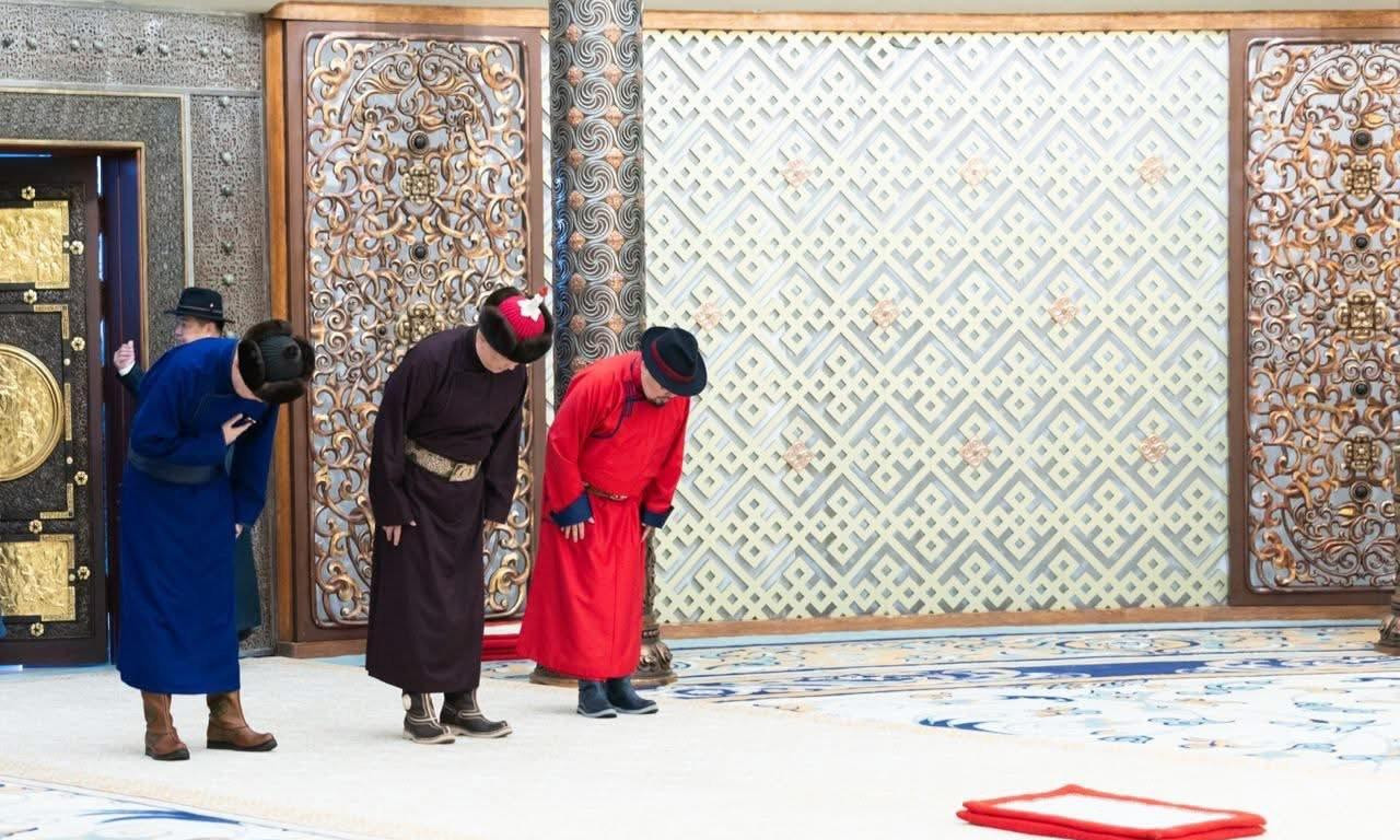 Монгол Улсын Ерөнхий сайд Гомбожавын Занданшатар Эзэн Богд Чингис хааны алтан шүтээнд хүндэтгэл үзүүллээ