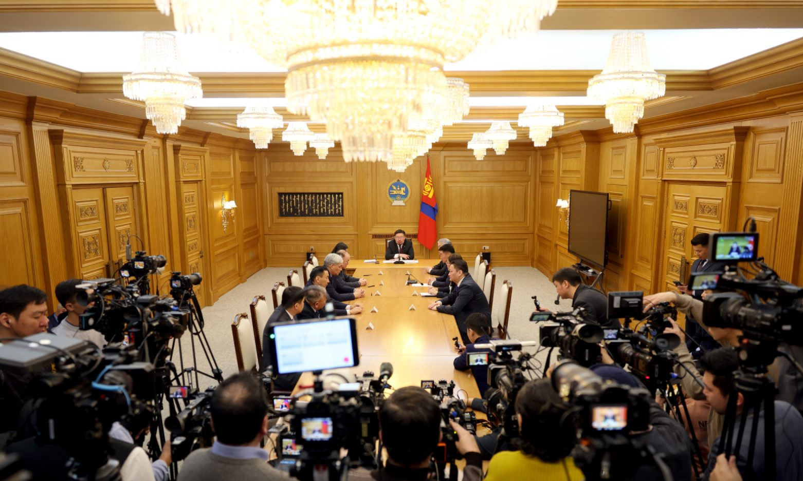 Стратегийн болон үүсмэл ордын 60 хувийн өгөөжийг ард түмэнд ногдуулах тохиролцоонд хүрлээ