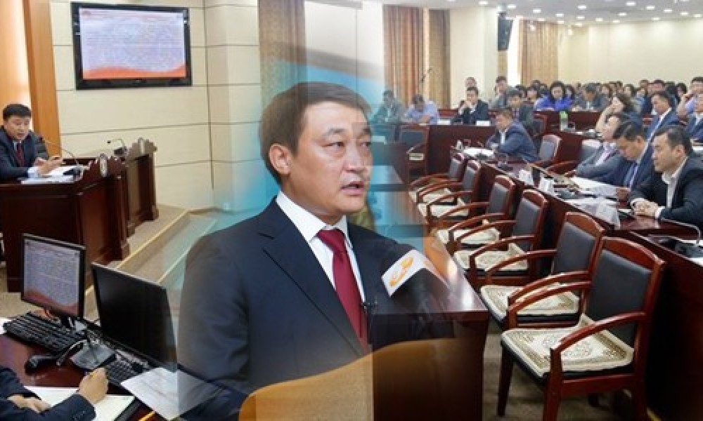 ХОТЫН ДАРГЫГ УНАГАХ ГЭЖ 17 ТӨЛӨӨЛӨГЧИЙГ УРВУУЛСАН УУ
