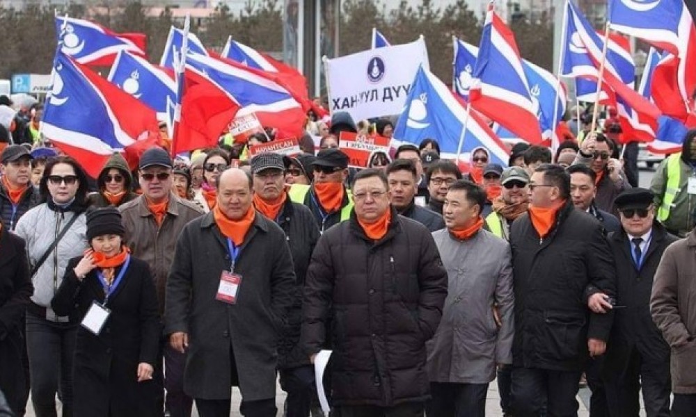 АН гудамжинд чарлахын оронд Үндсэн хуулийн өөрчлөлтөд саналаа өг